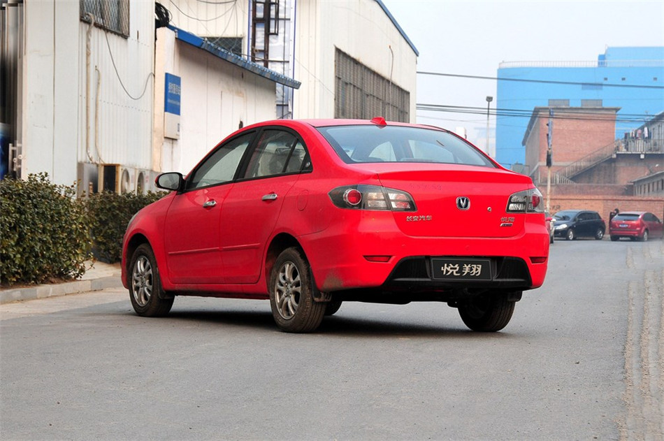 2012款三厢 1.5L 手动尊贵型 外观