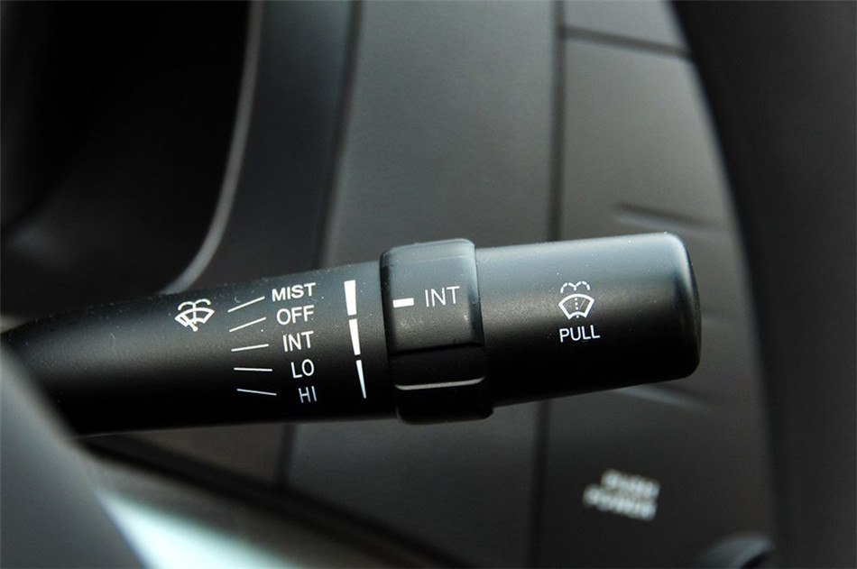 2012款三厢 1.5L 手动尊贵型 内饰