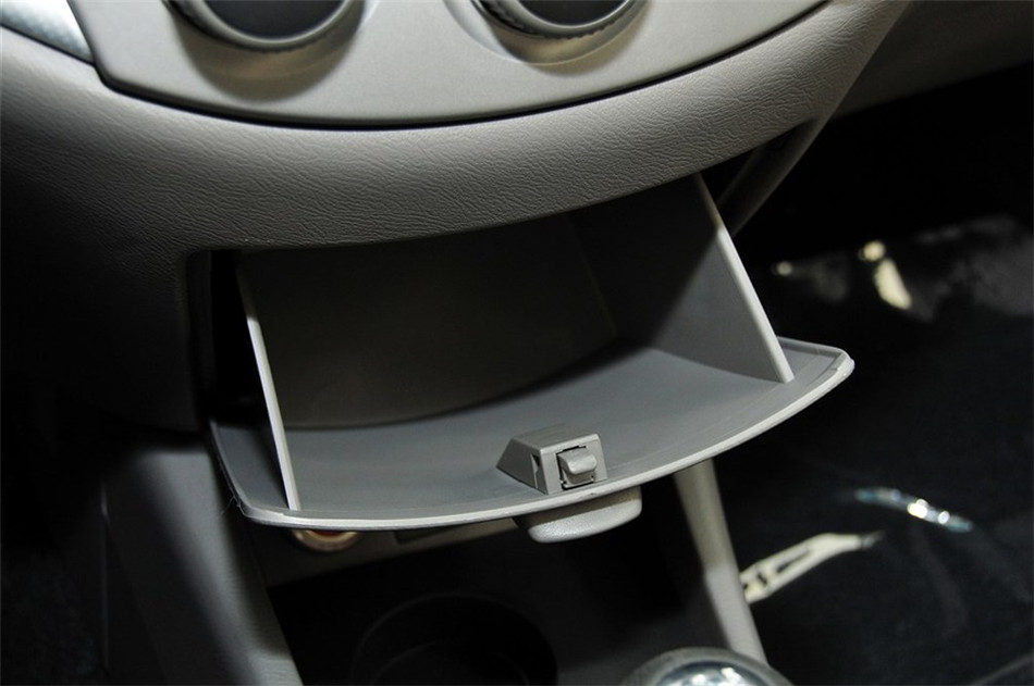 2012款三厢 1.5L 手动尊贵型 内饰