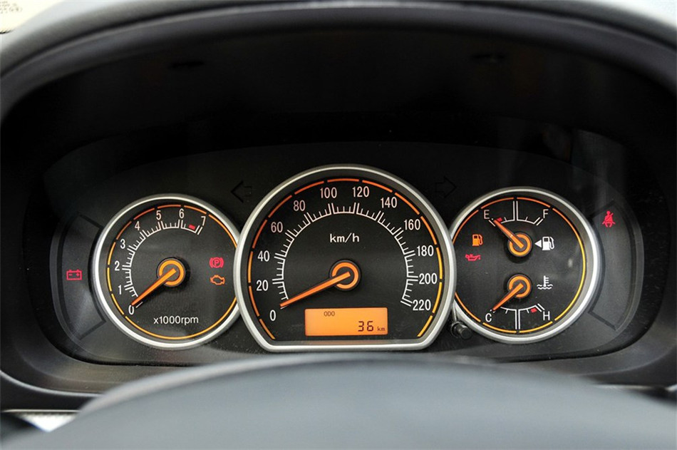 2012款三厢 1.5L 手动尊贵型 内饰