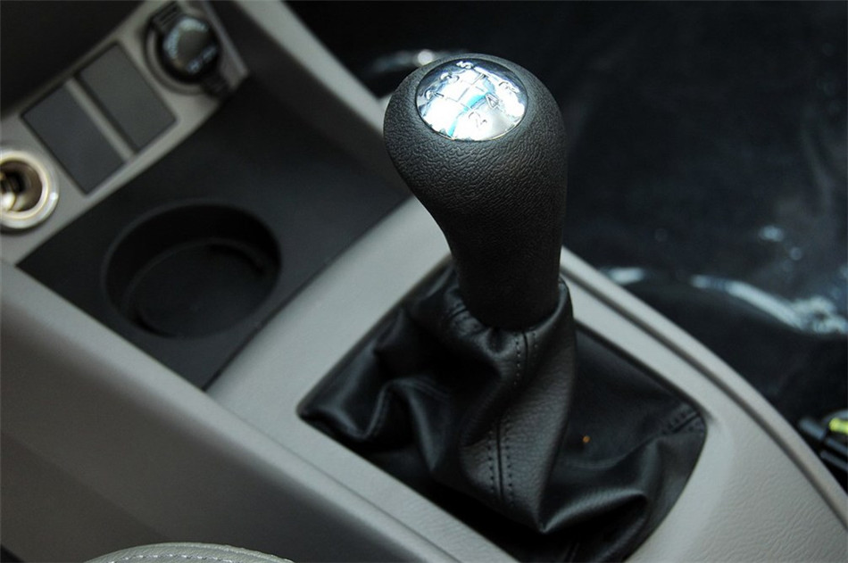 2012款三厢 1.5L 手动尊贵型 内饰