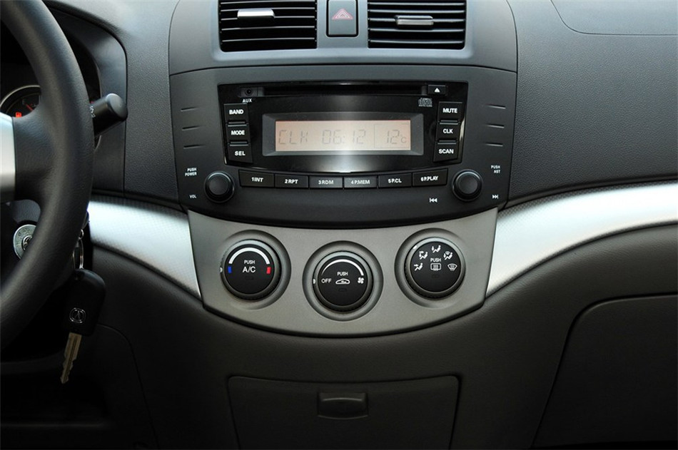 2012款三厢 1.5L 手动尊贵型 内饰