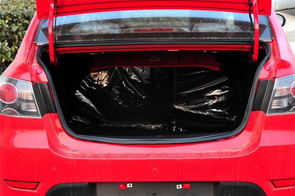 2012款三厢 1.5L 手动尊贵型 座椅空间