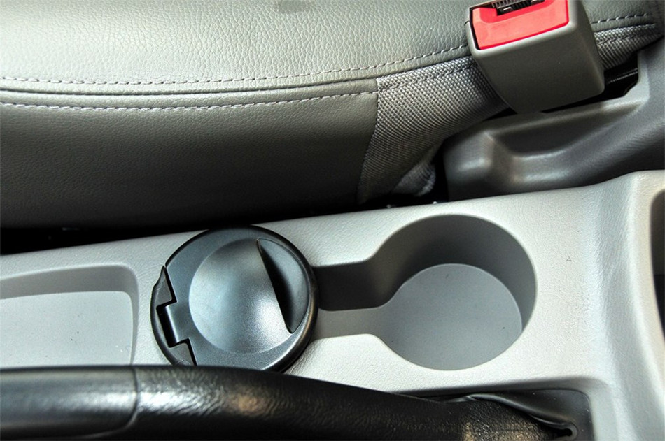 2012款三厢 1.5L 手动尊贵型 座椅空间