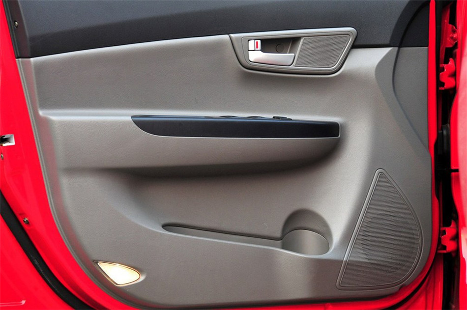 2012款三厢 1.5L 手动尊贵型 座椅空间