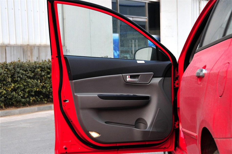 2012款三厢 1.5L 手动尊贵型 座椅空间