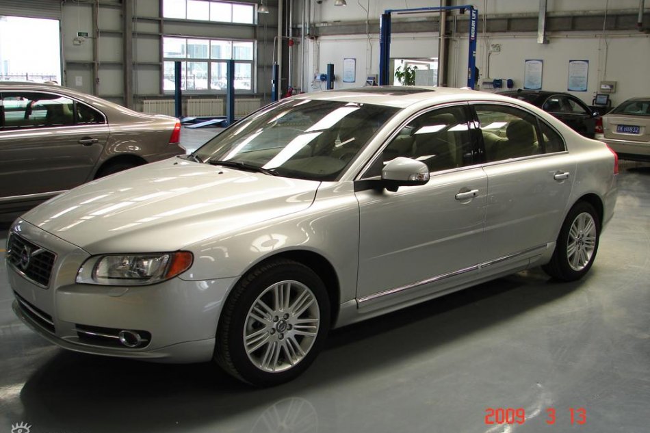 国产Volvo S80L到店图