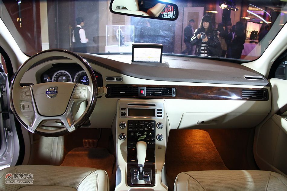 2011款S80L T4内饰