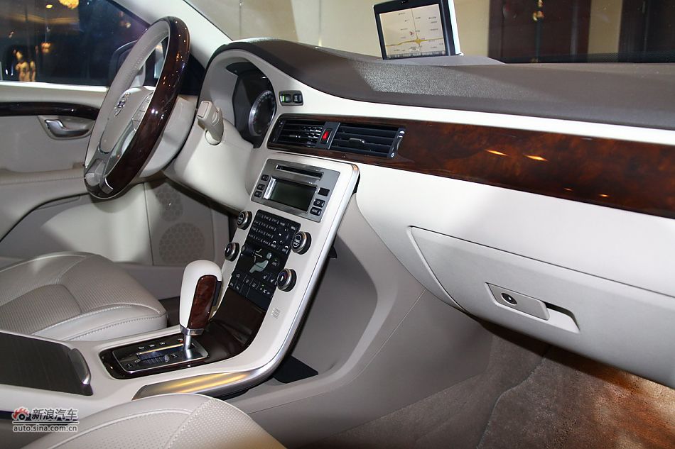 2011款S80L T4内饰