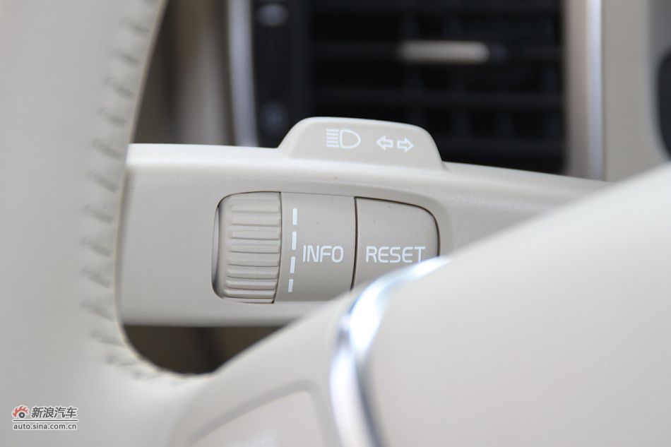 沃尔沃S80L 2.5T 智尊版