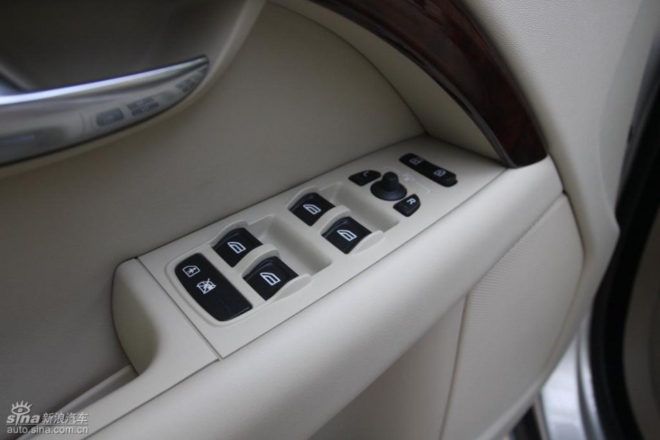 全新沃尔沃S80L内饰实拍图