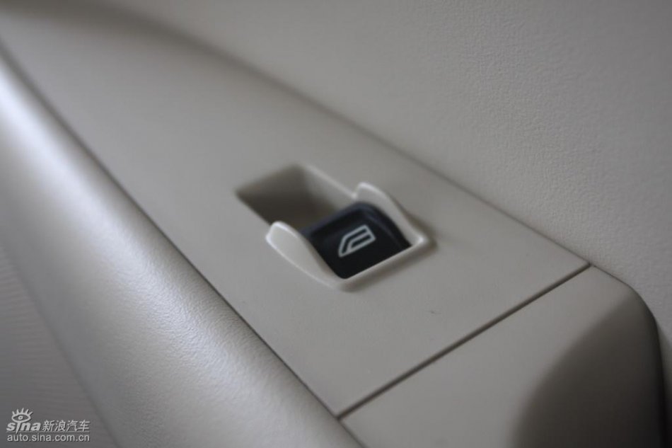 全新沃尔沃S80L内饰实拍图