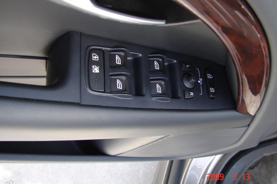 国产Volvo S80L到店图