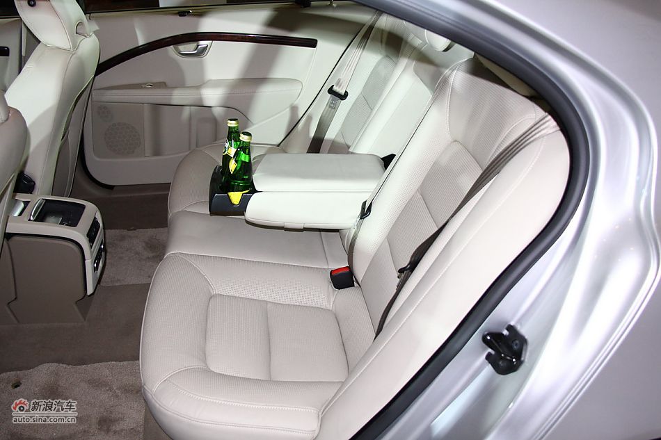 2011款S80L T4内饰