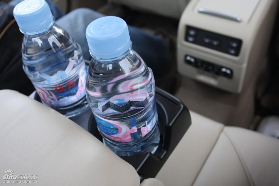 全新沃尔沃S80L内饰实拍图