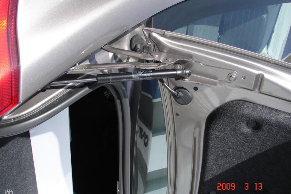 国产Volvo S80L到店图