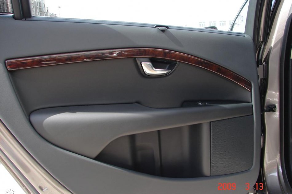 国产Volvo S80L到店图