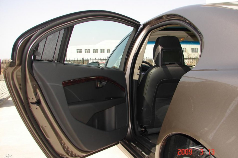 国产Volvo S80L到店图