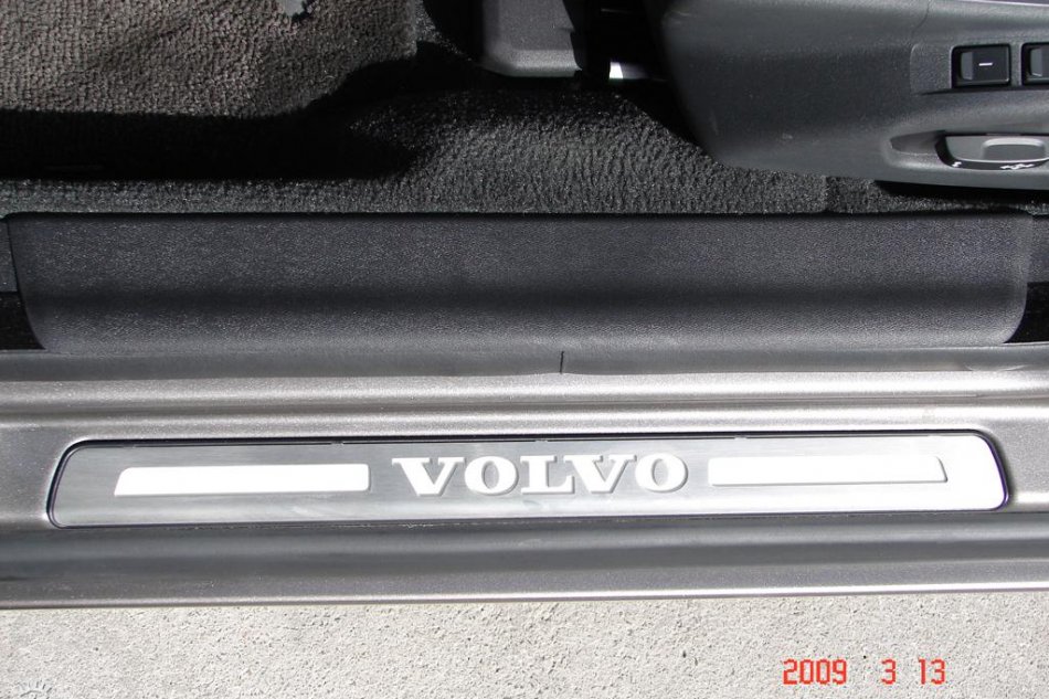 国产Volvo S80L到店图