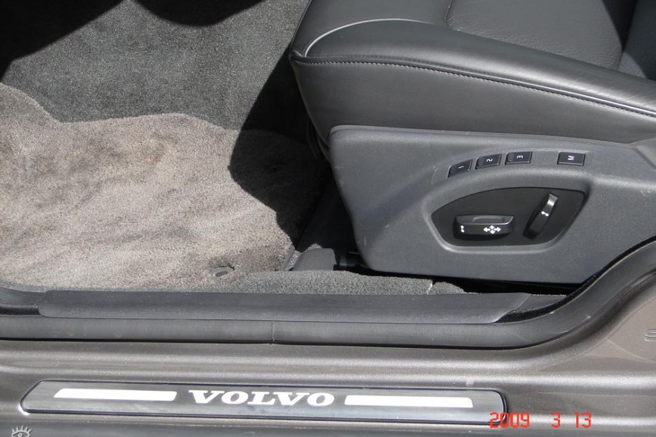 国产Volvo S80L到店图