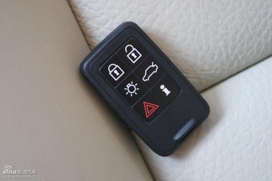 沃尔沃S80L 3.0T引擎及车钥匙