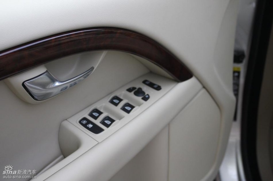 全新沃尔沃S80L内饰实拍图