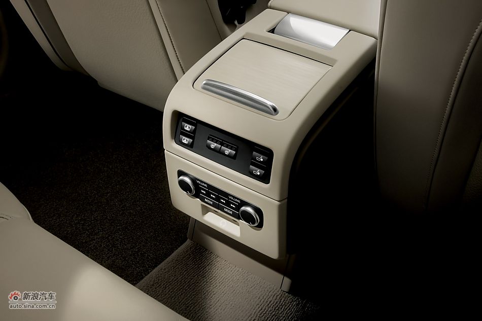 2011款S80L内饰