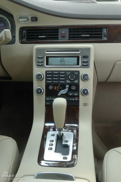 长安沃尔沃S80L内饰资料图