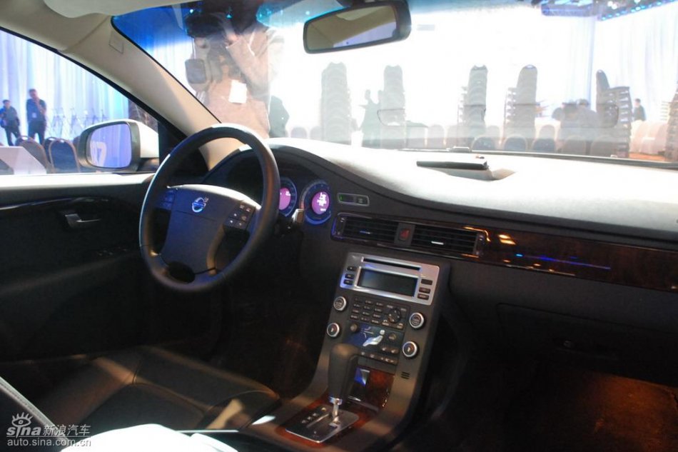 国产沃尔沃S80L上市现场内饰实拍