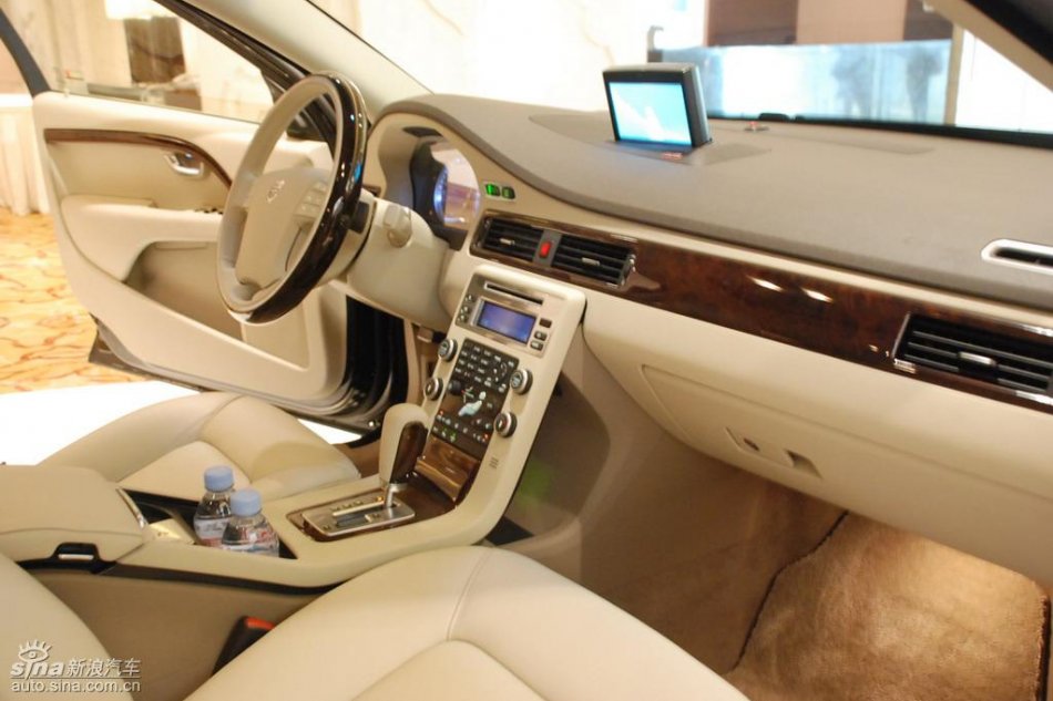 国产沃尔沃S80L上市现场内饰实拍