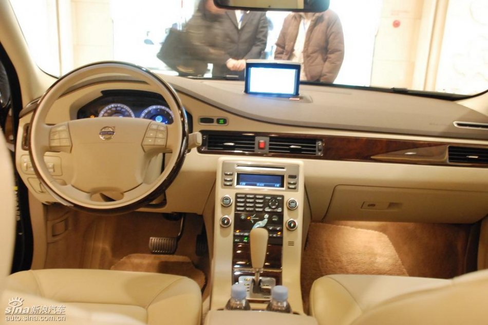 国产沃尔沃S80L上市现场内饰实拍