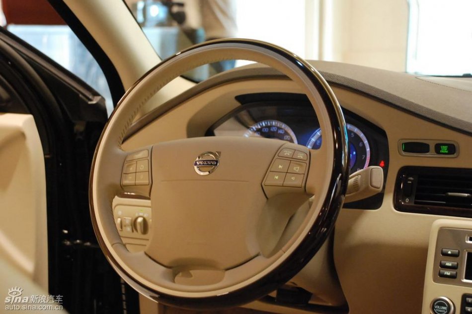 国产沃尔沃S80L上市现场内饰实拍