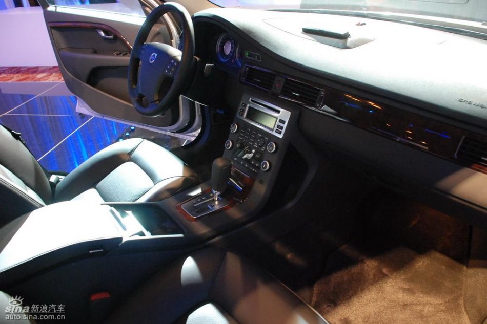 国产沃尔沃S80L上市现场内饰实拍
