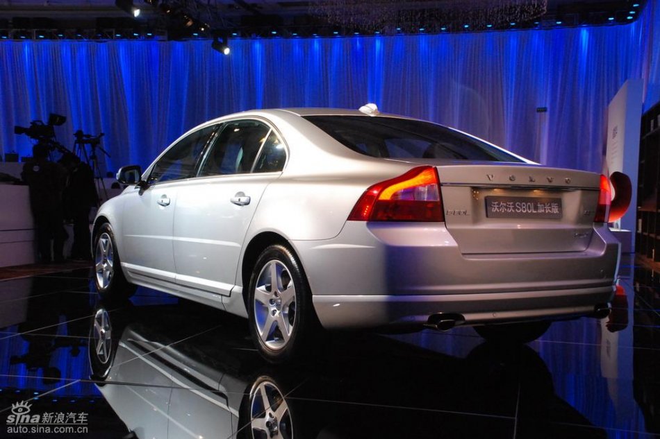 国产沃尔沃S80L上市现场外观实拍