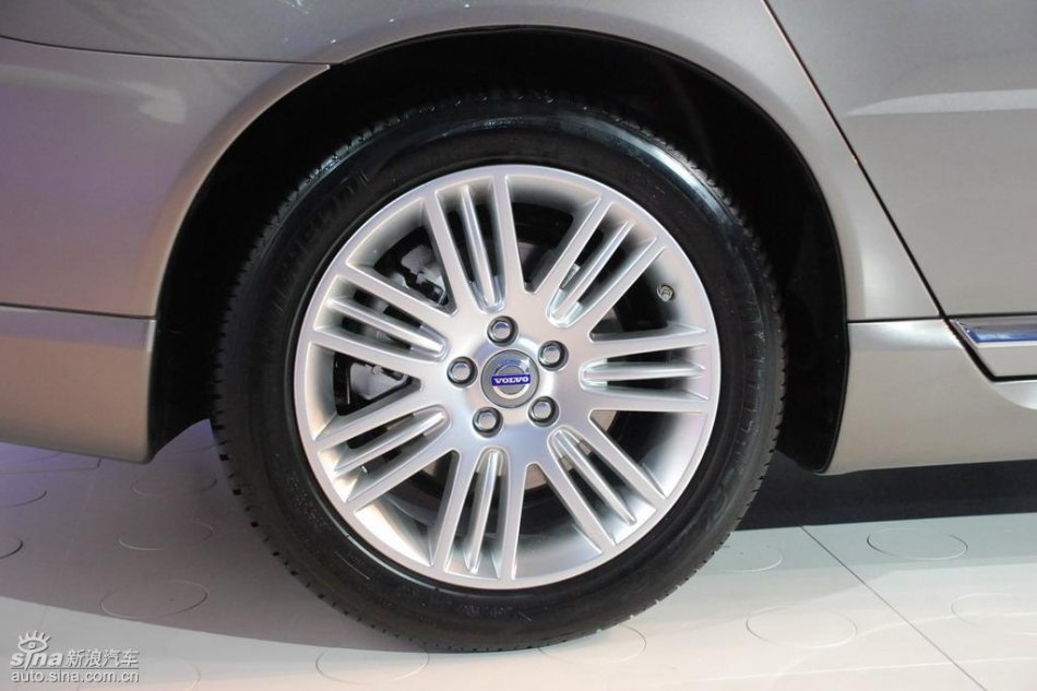 国产沃尔沃S80L上市现场外观实拍