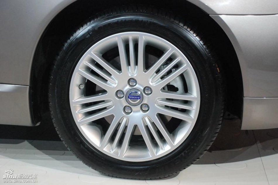 国产沃尔沃S80L上市现场外观实拍