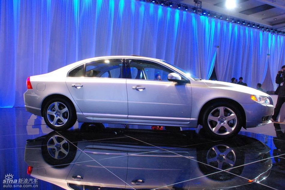 国产沃尔沃S80L上市现场外观实拍