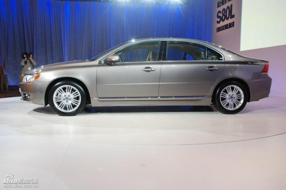 国产沃尔沃S80L上市现场外观实拍