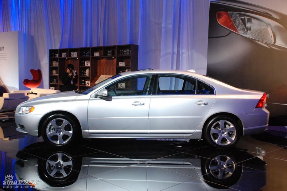 国产沃尔沃S80L上市现场外观实拍