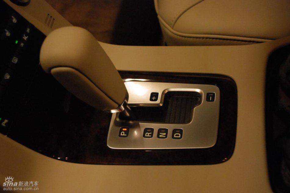 国产沃尔沃S80L上市现场内饰实拍
