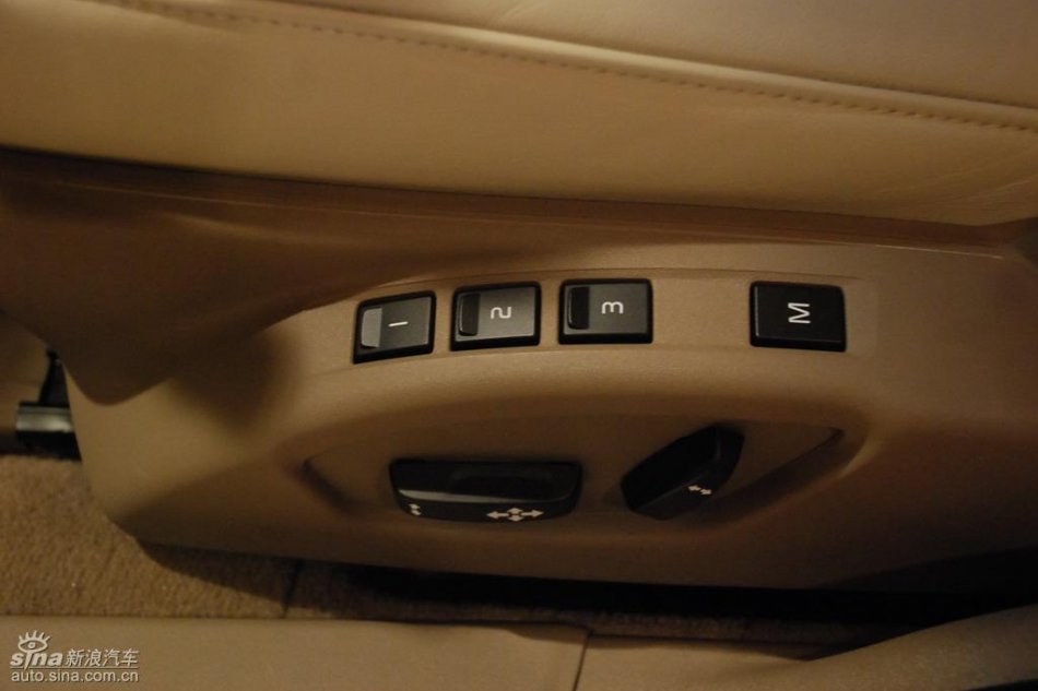 国产沃尔沃S80L上市现场内饰实拍