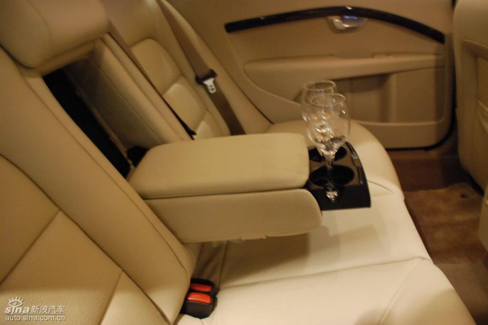 国产沃尔沃S80L上市现场内饰实拍