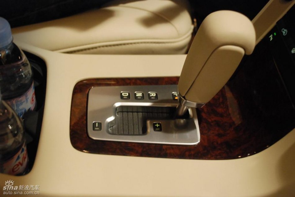 国产沃尔沃S80L上市现场内饰实拍