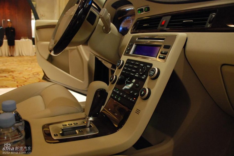 国产沃尔沃S80L上市现场内饰实拍