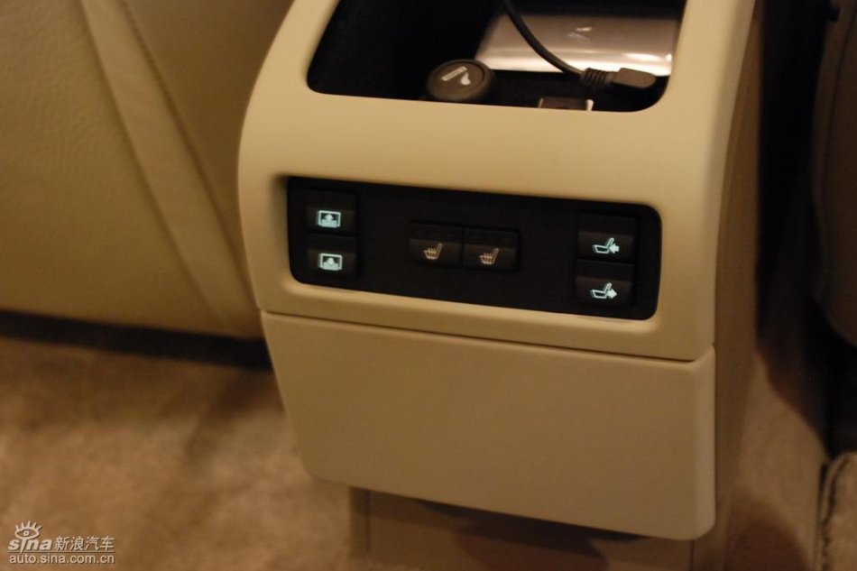 国产沃尔沃S80L上市现场内饰实拍