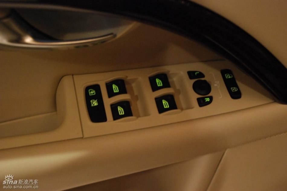 国产沃尔沃S80L上市现场内饰实拍
