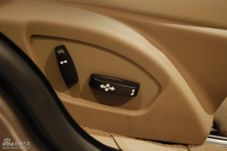 国产沃尔沃S80L上市现场内饰实拍