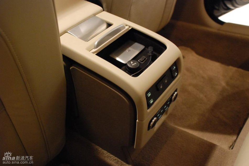 国产沃尔沃S80L上市现场内饰实拍