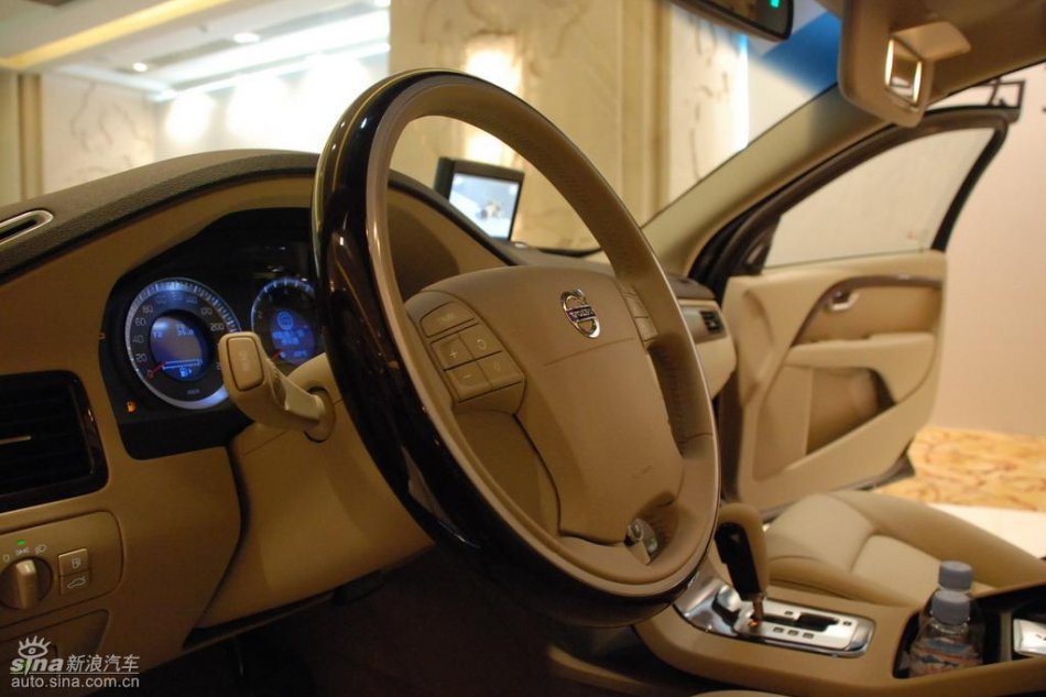 国产沃尔沃S80L上市现场内饰实拍