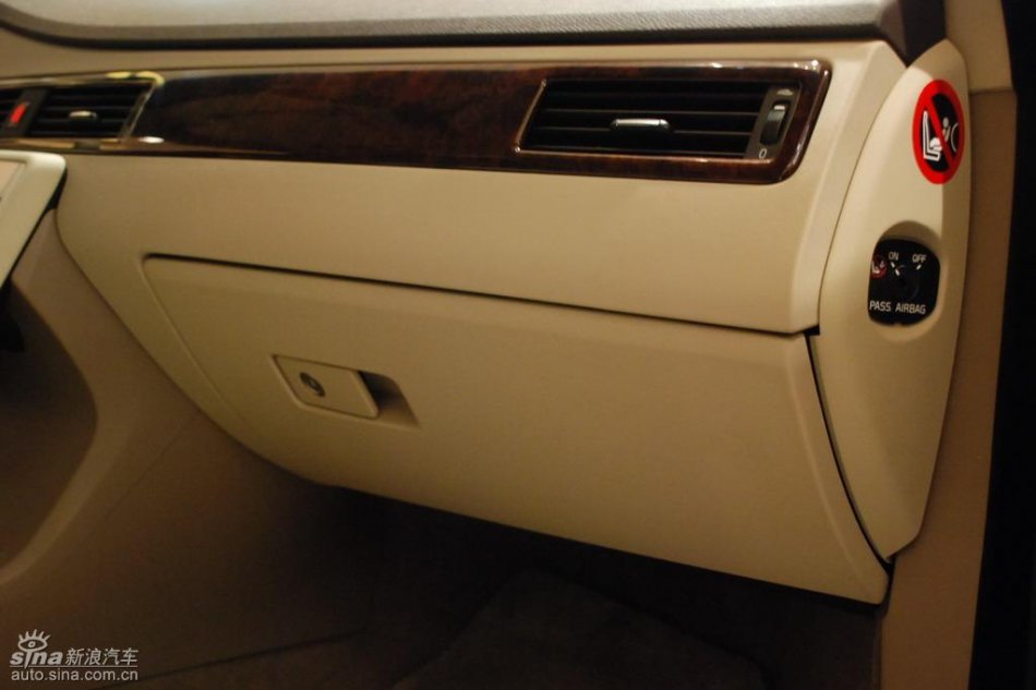 国产沃尔沃S80L上市现场内饰实拍